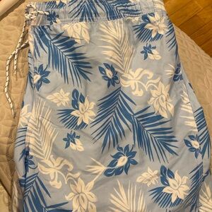 Men’s swim trunks